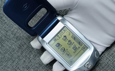 摩托罗拉手机价格（摩托罗拉翻盖手机）