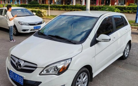 北京汽车e系列报价（北京汽车e系列报价及图片）