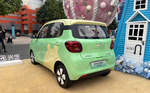 五菱电动汽车新款2020新款（五菱电动汽车新款2020新款四座）