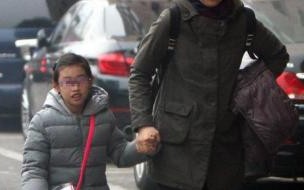 冯小刚女儿朵朵是亲生的吗 冯小刚养女徐朵引发热议