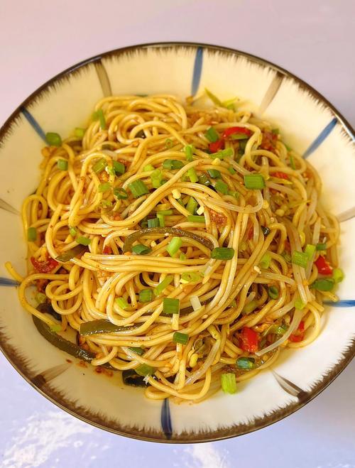 凉面做法（凉面做法家常做法简单又好吃）