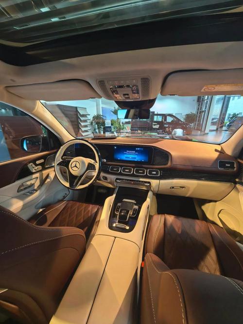 迈巴赫汽车（迈巴赫汽车内饰）