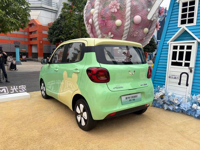五菱电动汽车新款2020新款（五菱电动汽车新款2020新款四座）