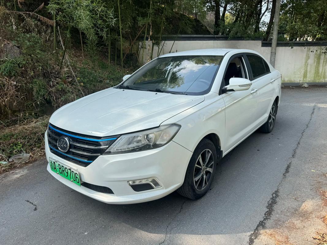 力帆汽车报价及图片（力帆汽车新款车图片）