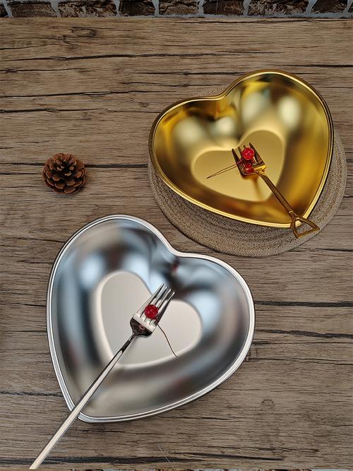 不锈钢装饰品（不锈钢装饰品爱心拉丝的图片）