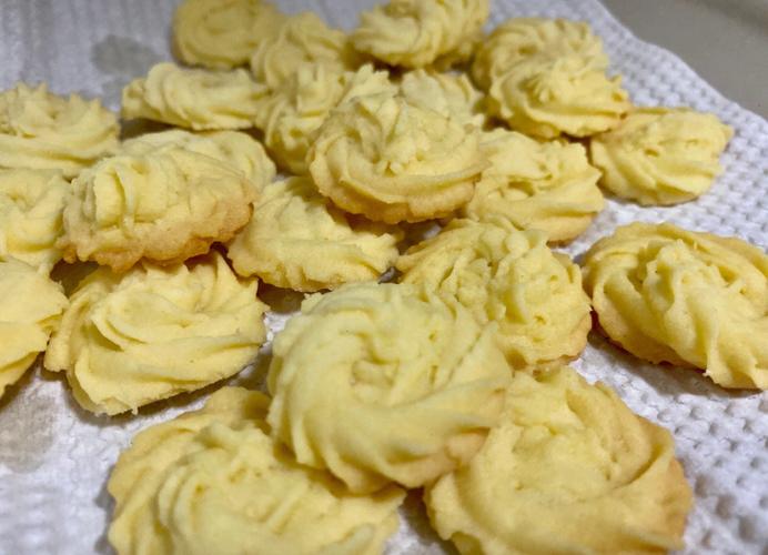 烤箱最简单的饼干做法（烤箱做饼干的家庭做法简单易学）